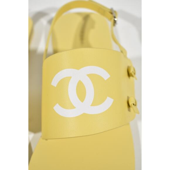Chanel 21P Be CC Thong Yellow Leather White Logo Toe Strap Flat Sandal 38.5 - Picture 6 of 11